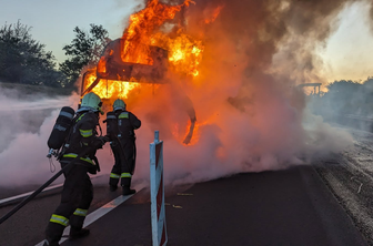 Črn dan za Madžarsko: v dveh prometnih nesrečah umrlo osem oseb #foto