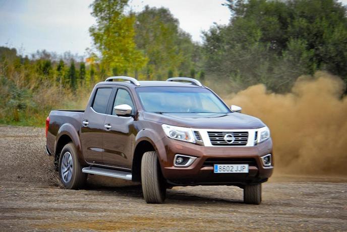 Nissan NP300 navara – še vedno trdoživ garač je na asfaltu vodljiv kot športni terenec