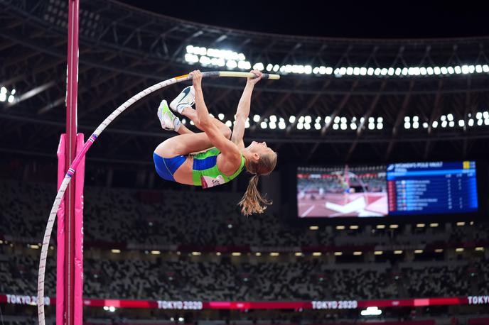 Tina Šutej | Tina Šutej je postavila nov državni dvoranski rekord v skoku s palico. Ta zdaj znaša 4,75 metra. | Foto Reuters
