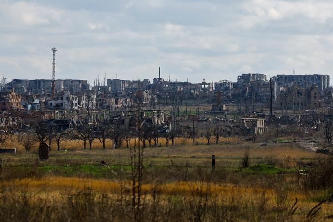 Marinka, Ukrajina, vojna v Ukrajini, Ruševine | Mesto Marinka v Ukrajini je danes videti, kot da je nad njim eksplodirala atomska bomba. V resnici je bilo prizorišče skoraj dve leti trajajoče bitke, ki se je končala z ruskim zavzetjem Marinke.  | Foto Reuters