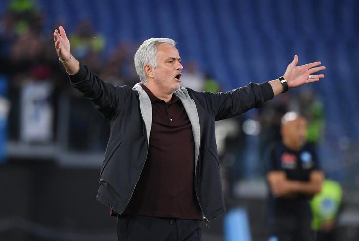 Jose Mourinho je bil izključen na srečanju proti Napoliju. | Foto: Reuters