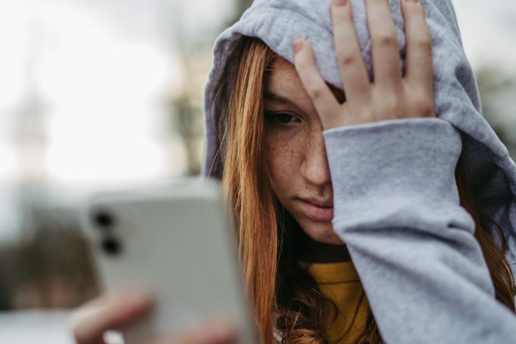 "Zasvojenost z vsebinami digitalnih tehnologij je v resnici simptom nečesa drugega, kar se dogaja v človeku. Velikokrat so pri otrocih prisotne še kakšne pridružene težave, recimo težave v domačem okolju, motnje avtističnega spektra, depresija ali kakšne druge, zaradi katerih več časa preživijo na internetu." | Foto: Shutterstock