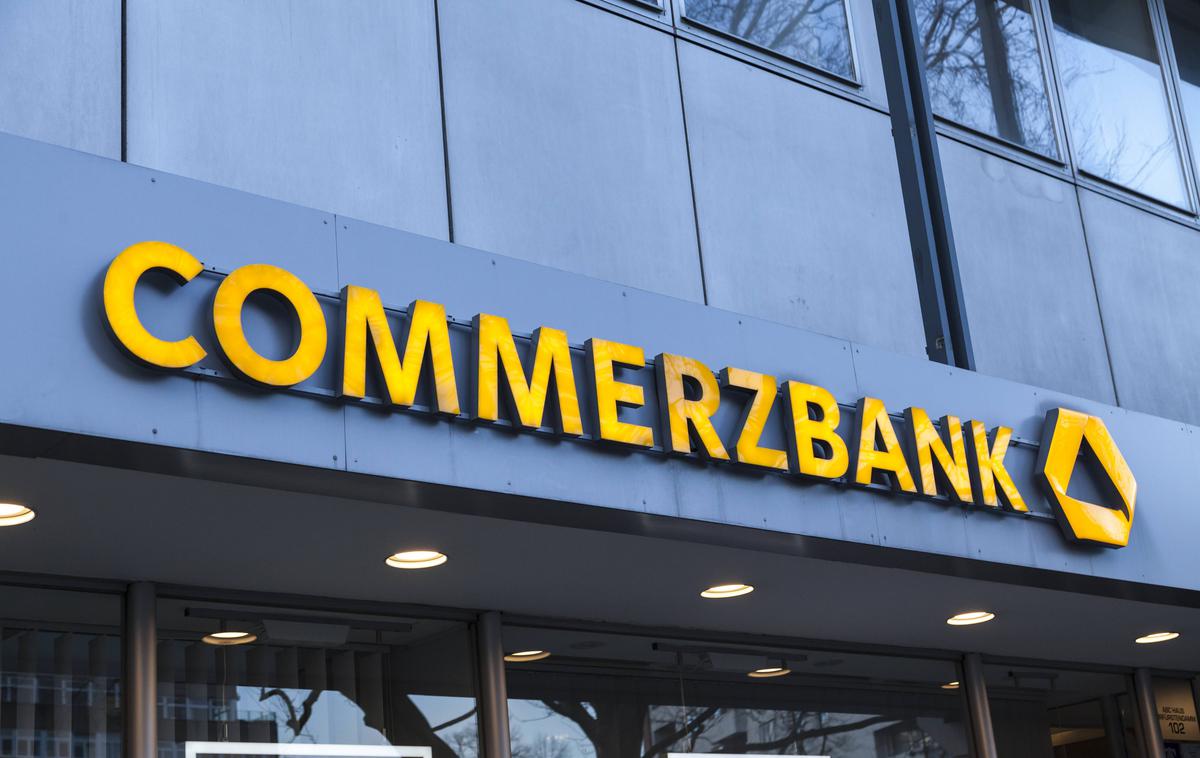 Commerzbank | Leta 1870 ustanovljena nemška banka Commerzbank mika največjo italijansko banko Unicredit. Proti prodaji frankfurtske banke bankirjem iz Milana so že povzdignili glas nemški sindikalisti. | Foto Guliverimage