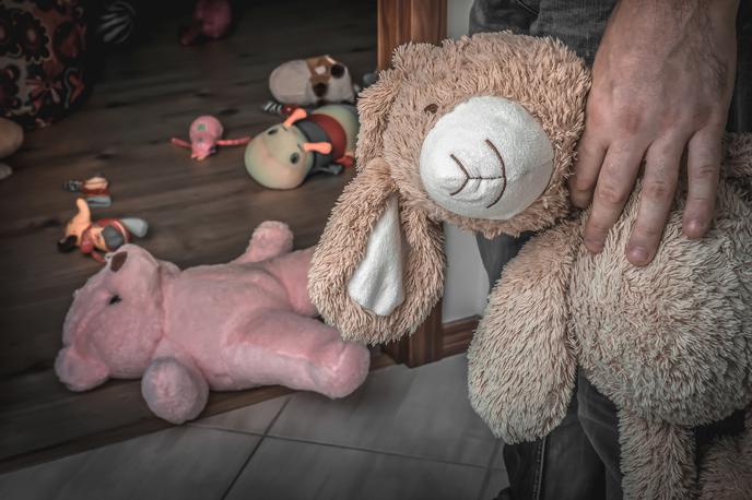 Nasilje. Pedofilija. Posilstvo. Zloraba. | Prvo hčerko je začel zlorabljati, ko je imela šest let.  | Foto Shutterstock