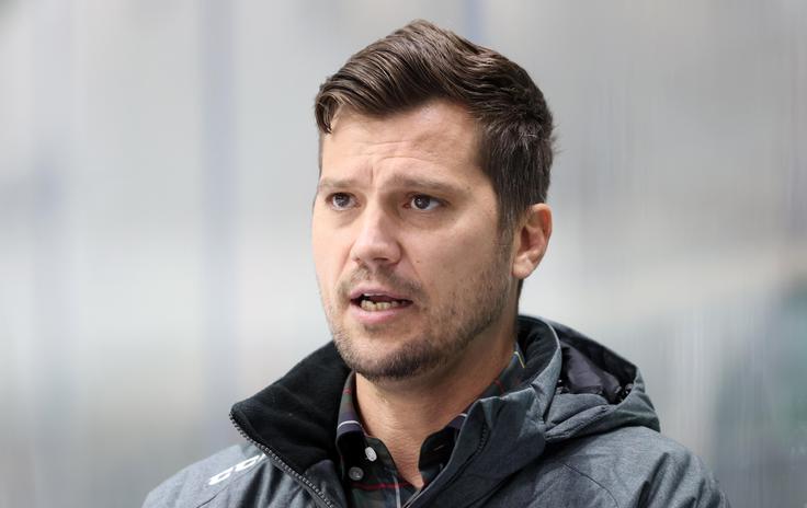 Finalnega tekmeca Jeseničanov s trenerske klopi vodi Marcel Rodman. | Foto: www.alesfevzer.com