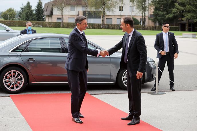 Borut Pahor in Anže Logar | Govorec zunanjega ministrstva Aleksander Geržina je poudaril, da predsednik države Borut Pahor in zunanji minister Anže Logar na današnjem posvetu diplomacije nista govorila o nasprotnih usmeritvah slovenske zunanje politike. | Foto STA