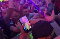 Ameriški policist z žogo v nogah očaral škotske navijače #video