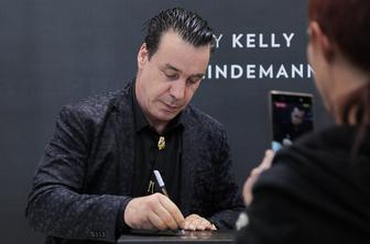 Pevec skupine Rammstein na intenzivni negi zaradi koronavirusa