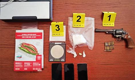 Po Hvaru hodil z revolverjem: zaradi prodaje kokaina aretirali glasbenika