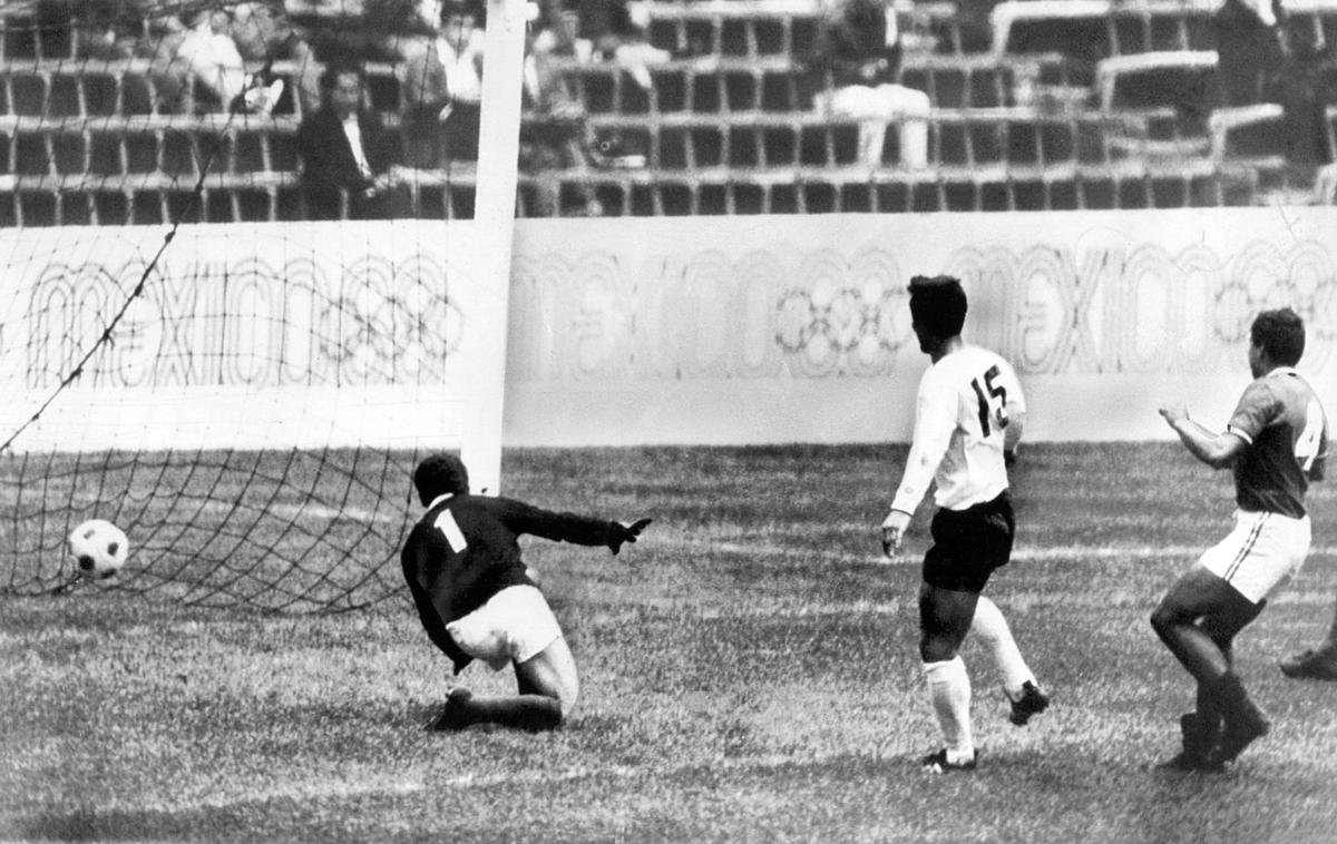 Kunishige Kamamoto | Kunishige Kamamoto je takole zadel proti Mehiki na prvenstvu 1968, ko so osvojili bron. | Foto Guliverimage