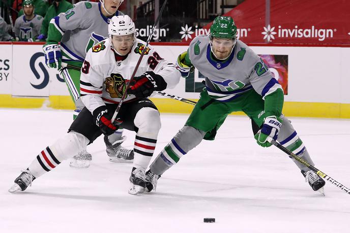 Carolina Hurricanes, Brett Pesce, Chicago Blackhawks, Pius Suter | Carolina Hurricanes so ugnali Chicago Blackhawks. | Foto Guliverimage