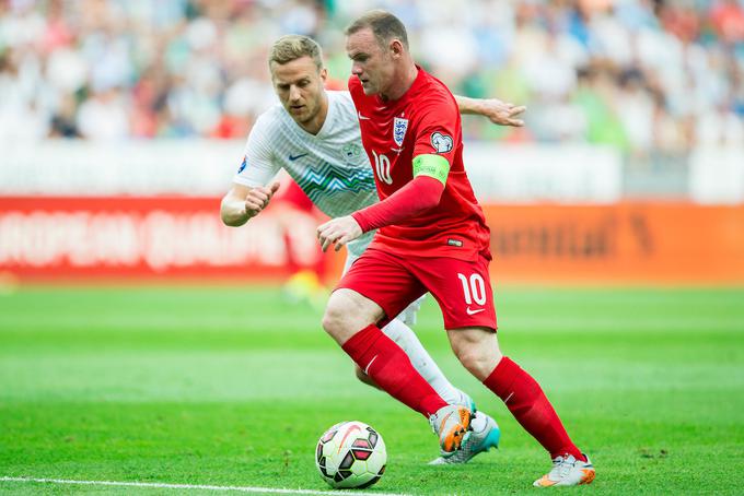 Zadnjič je državni dres nosil na domači kvalifikacijski tekmi proti Angliji (2:3), kjer je imel opravka tudi s pokrivanjem Wayna Rooneyja. | Foto: Vid Ponikvar