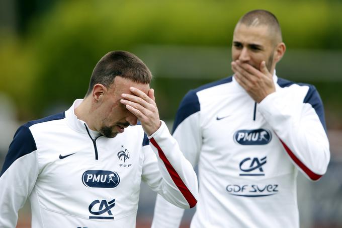 Franck Ribery in Karim Benzema sta se zaradi vpletenosti v spolni škandal pred svetovnim prvenstvom 2010 znašla v središču francoske in tudi svetovne javnosti. | Foto: Reuters