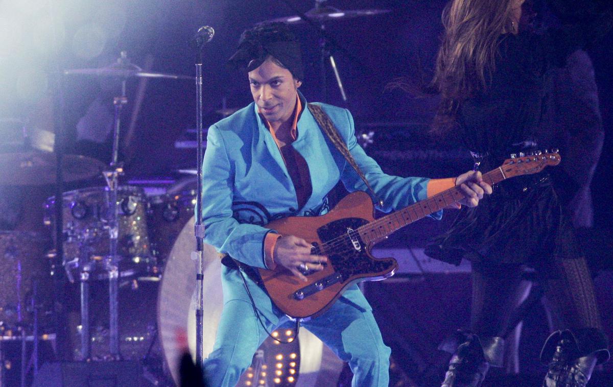 Prince, kitara | Kitara Cloud 3 bi lahko postala najdražja Princeova kitara, prodana na dražbi. | Foto Guliverimage