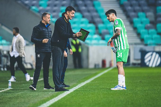 Španski strateg v pogovoru z Argentincem Agustinom Doffom. | Foto: Grega Valančič/Sportida