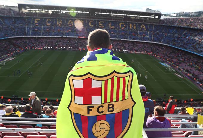 Camp Nou je bil pred začetkom sezone deležen nekaj nujnih popravkov.  | Foto: Reuters