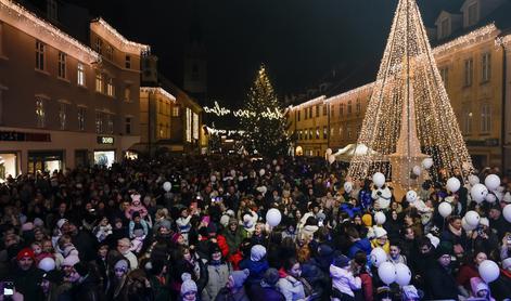 Poglejte, kako je videti praznično okrašeni Kranj #foto