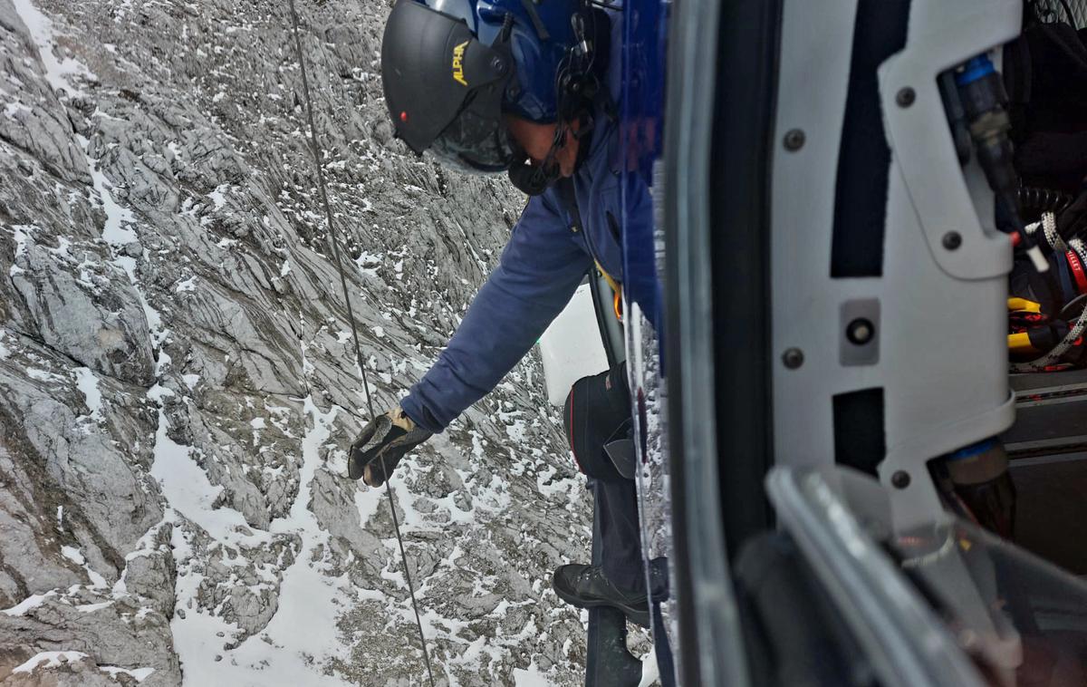 gore, reševanje, policija | Očitno je imel nesrečo in padel z višine. | Foto policija