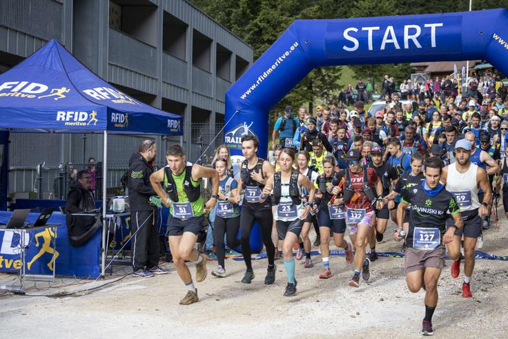V sklopu trail tekmovanja so se prijavljeni trail tekači preizkusili na dveh trasah, Hribar in Dolinar, z veličastnim štartom ob hotelu Montis. | Foto: Mlekarna Celeia