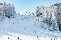 Nova drama na priljubljenem smučišču, deklica je visela na šestsedežnici