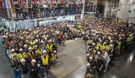 Mejnik v tovarni: Tesla je izdelala prvi avtomobil brez volana #foto