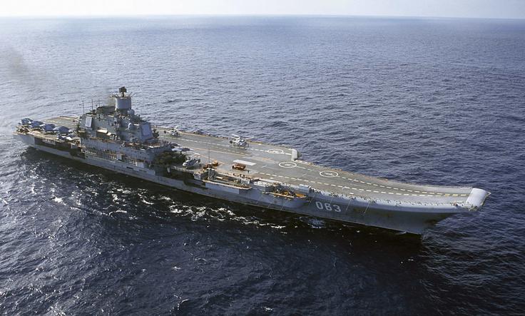Letalonosilko Admiral Kuznjecov so začeli graditi že v času Sovjetske zveze, in sicer v črnomorski ladjedelnici v ukrajinskem mestu Mikolajiv. Splovili so jo leta 1985. Najprej se je imenovala Leonid Brežnjev, nato Tbilisi in na koncu Admiral Kuznjecov. V ruski mornarici je v uporabi od leta 1995. Od leta 2017 je na popravilih. | Foto: Guliverimage