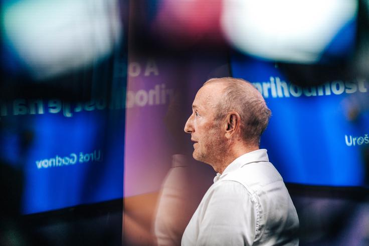 "Upam, da bo človeštvo zmagalo. A resno – spustite umetno inteligenco v svoje življenje. Ne bo več šlo brez nje," meni sogovornik. | Foto: Jan Lukanović