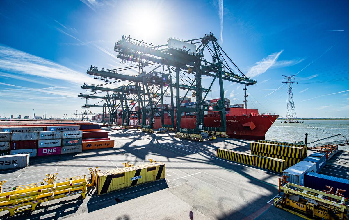 pristanišče Antwerpen | Belgijska policija je lani v pristanišču Antwerpen zasegla rekordnih 109,9 tone kokaina, nizozemska pa v pristaniščih Rotterdam in Vlissingen 52,5 tone.  | Foto Reuters
