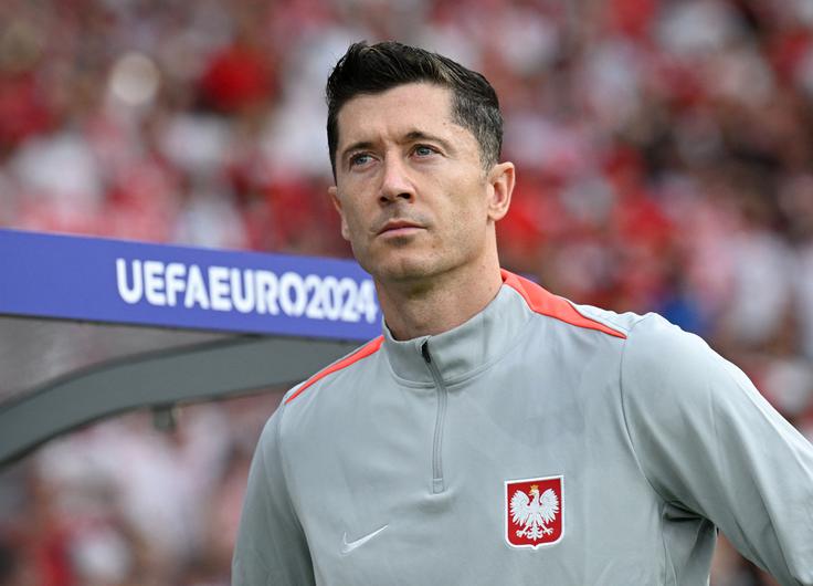 Robert Lewandowski bo prihodnji mesec znova nosil kapetanski trak. | Foto: Reuters