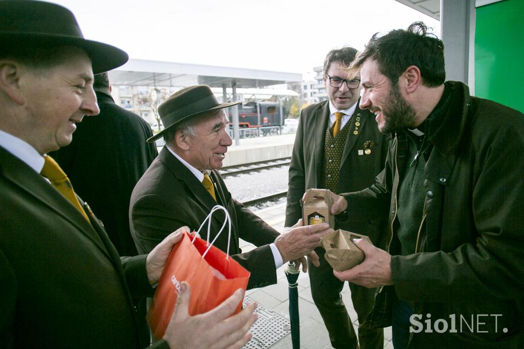 Slovenski zajtrk na vlaku, Slovenske železnice