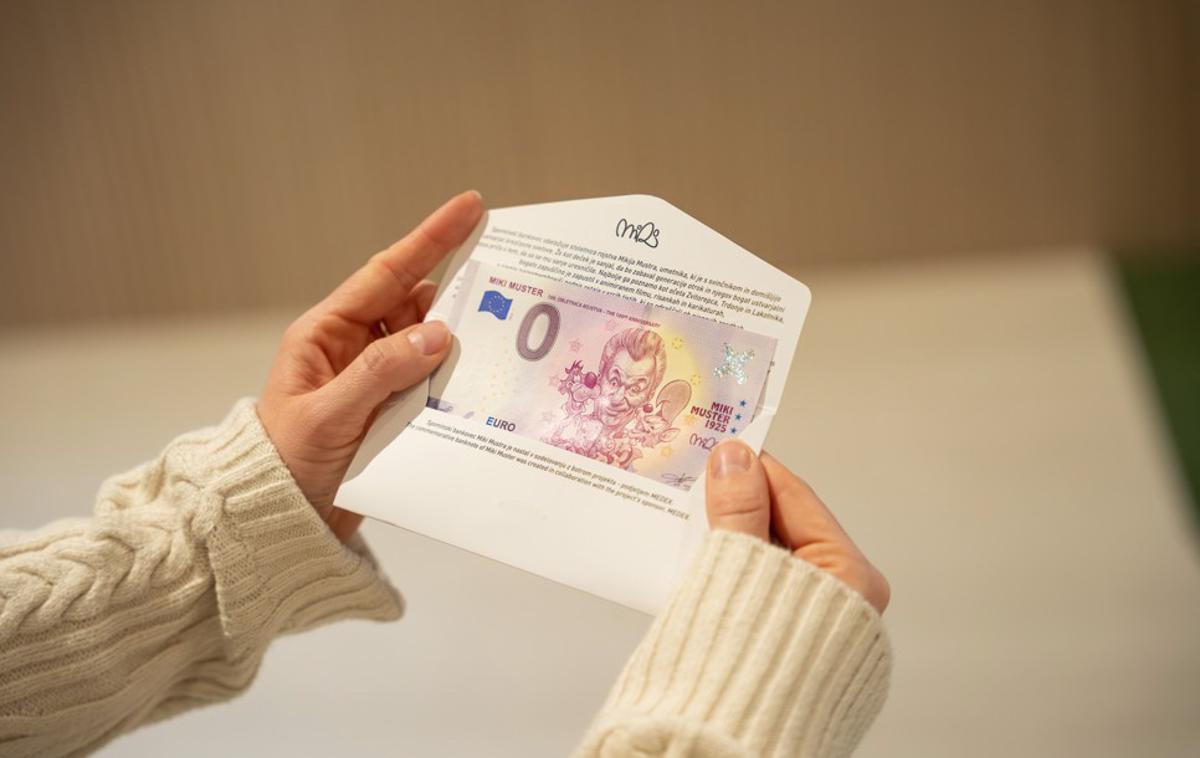 Mikija Muster, spominski bankovec | Ob stoletnici rojstva ustvarjalca stripov in ilustratorja Mikija Mustra je izšel spominski bankovec z nominalno vrednostjo nič evrov. | Foto Agara Vučemilović/Medex