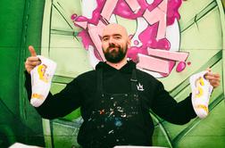 Ročno poslikane superge ustavljajo poglede: kje jih lahko vidite?