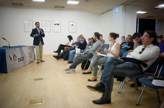 Vzporedni program: od osnov startupov do krize tradicionalnih medijev