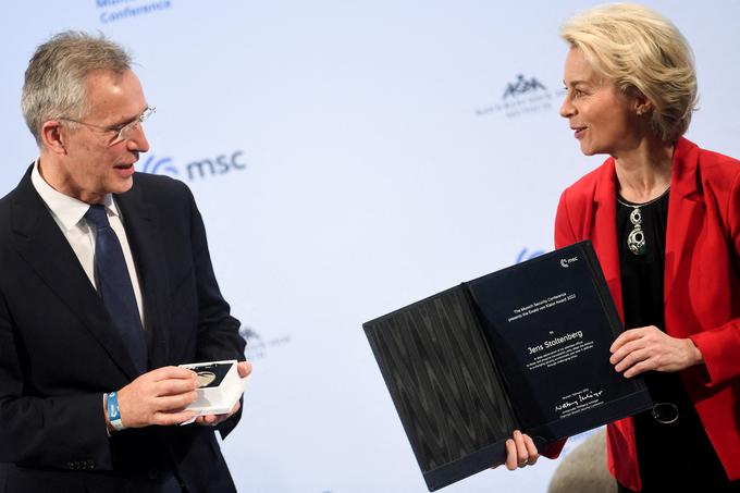 Jens Stoltenber in Ursula von der Leyen na varnostni konferenci v Münchnu | Foto: Reuters