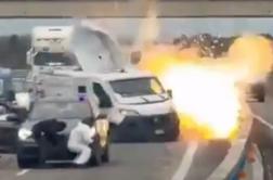 Prizor kot iz filma: vozniki priča strelskemu obračunu #video