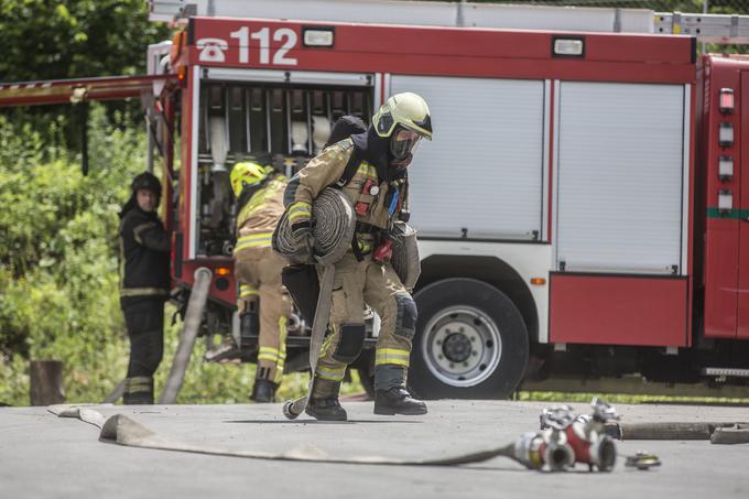 Zavarovalnica naj bi gasilcem zagotavljala kritje vseh poškodb. | Foto: Matej Leskovšek