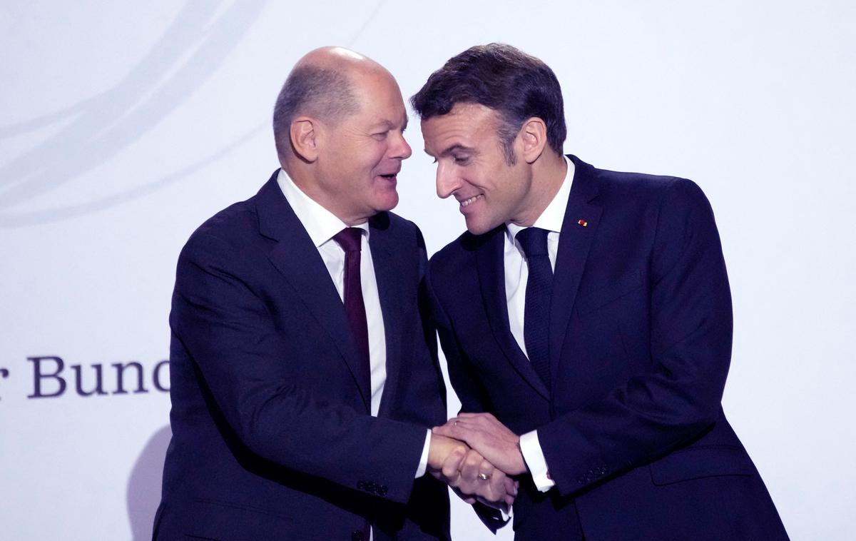 Macron in Scholz | Popoldne se bosta na skupni seji sestali še vladi Francije in Nemčije. | Foto Reuters