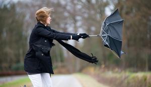 Arso opozarja: sunki vetra bodo dosegali 70 kilometrov na uro #video