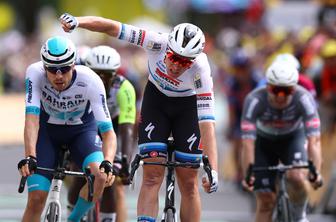 Še en dramatičen dan na Touru, številni grozljivi padci in zmaga Tima Merlierja