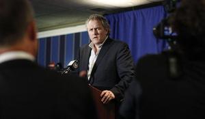 Umrl je konservativni komentator in bloger Andrew Breitbart