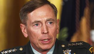 Nekdanji šef Cie Petraeus priznal krivdo in se izognil sojenju