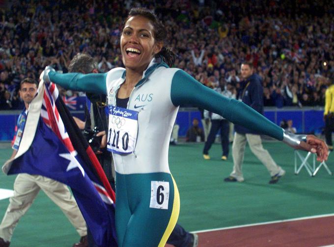 Veliko veselje Cathy Freeman ob naslovu. Njen nastop v finalu teka na 400 metrov je bil eden izmed vrhuncev olimpijskih iger v Sydneyju. | Foto: Reuters