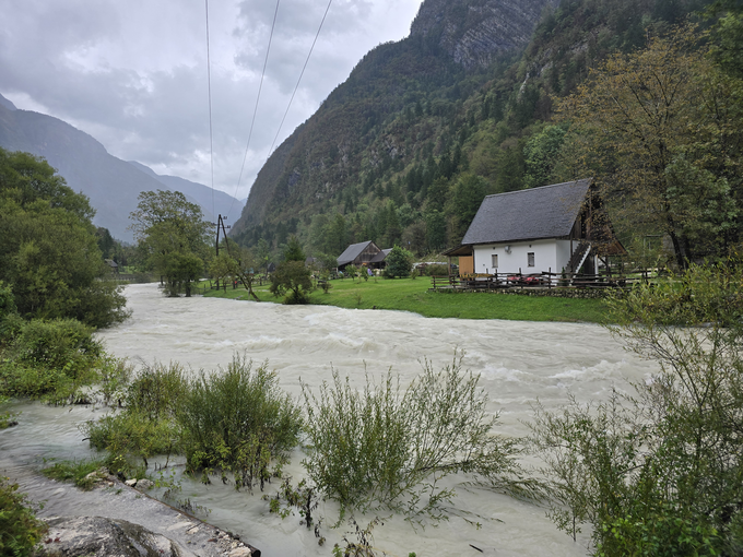 Podivjna reka Soča pri naselju Soča. | Foto: David Florjančič