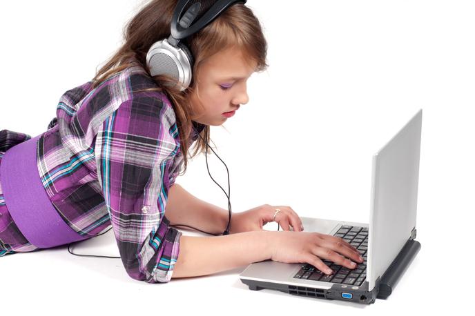 Otrok. Internet. Računalnik. | Foto Thinkstock