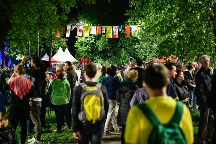 Slovenci se pred dvodnevnim praznikom dela množično odpravimo na kresovanja. | Foto: STA