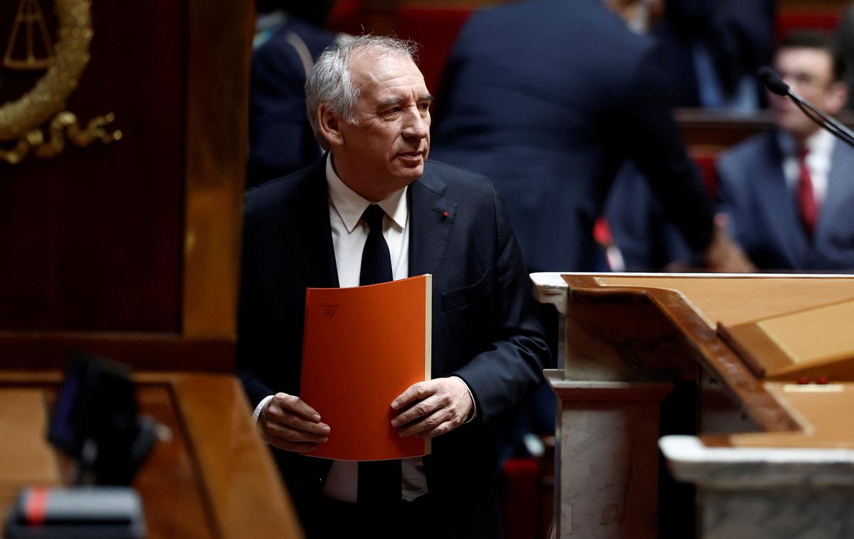 Francois Bayrou | Francois Bayrou, 73-letni sredinski politik, je v torek ob predstavitvi prioritet svoje nove vlade v parlamentu izpostavil zlasti zmanjšanje obsežnega javnega dolga in javnofinančnega primanjkljaja ter nujnost dogovora o proračunu za letos. | Foto Reuters