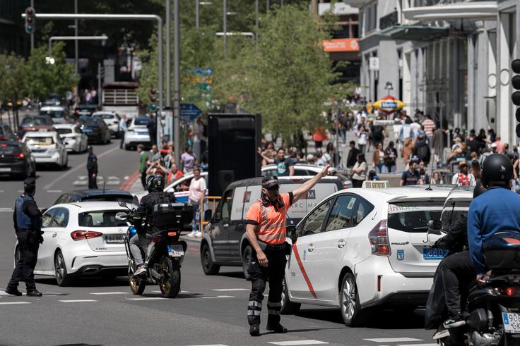 Zaradi težav v prometu so španske oblasti pozvale prebivalce, naj se ne odpravljajo na pot. | Foto: Reuters