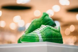 Deichmann, Azram, Beyond the sole