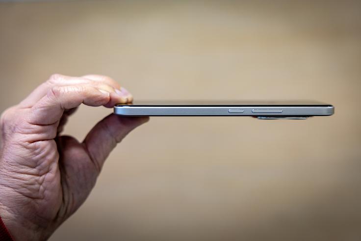 Pogled na desno stran pametnega telefona Redmi Note 15 Pro+ 5G | Foto: Gaja Hanuna