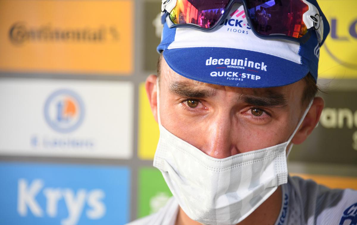 Julian Alaphilippe | Julian Alaphilippe se je ob veselju ob zmagi v 2. etapi Toura spomnil na očeta, ki je letos izgubil boj z boleznijo. Čustev ni mogel skriti. | Foto Reuters